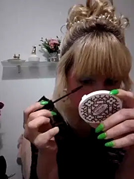 -Nefertiti- online show from March 8, 6:55 pm