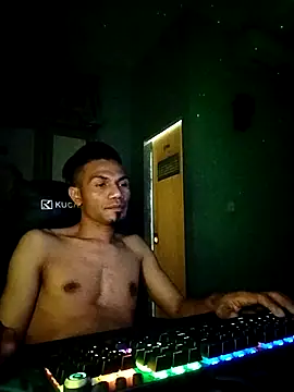 Snapshot of UcEng_Lab chatting on March 9, 7:29 pm UcEng Lab online show from March 9, 7:29 pm