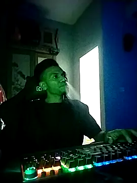 Snapshot of UcEng_Lab chatting on March 11, 5:30 pm UcEng Lab online show from March 11, 5:30 pm