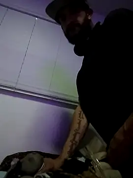 Snapshot of lovelost310 chatting on February 18, 10:22 am lovelost310 online show from February 18, 10:22 am