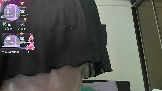 Snapshot of GoldenLunaa chatting on April 25, 4:37 am GoldenLunaa online show from April 25, 4:37 am