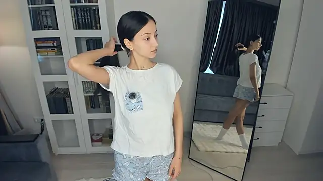 Snapshot of littleevilon chatting on February 20, 8:16 am littleevilon online show from February 20, 8:16 am