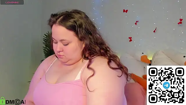 Snapshot of MoonlitAdele chatting on March 21, 9:25 am MoonlitAdele online show from March 21, 9:25 am