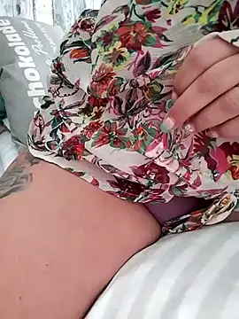 Emma12117 online show from April 5, 10:23 am