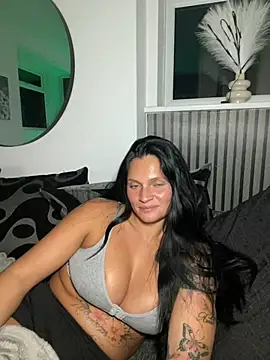 Snapshot of Destinylovex chatting on April 12, 8:25 pm Destinylovex online show from April 12, 8:25 pm
