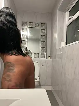 Snapshot of Destinylovex chatting on April 13, 9:53 pm Destinylovex online show from April 13, 9:53 pm
