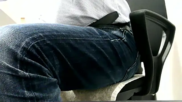 Snapshot of gitano697 chatting on April 10, 2:33 pm gitano697 online show from April 10, 2:33 pm