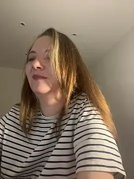 Snapshot of DistrictGirl chatting on March 28, 8:30 pm DistrictGirl online show from March 28, 8:30 pm