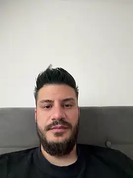 Snapshot of darkciupe chatting on April 9, 10:42 am darkciupe online show from April 9, 10:42 am