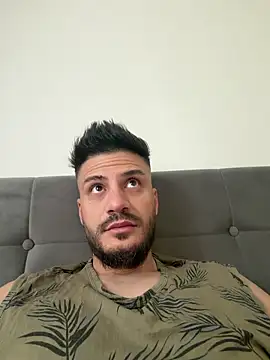 Snapshot of darkciupe chatting on April 10, 7:24 am darkciupe online show from April 10, 7:24 am