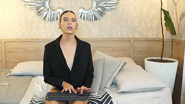 Luxa Velvet online show from March 14, 1:05 pm