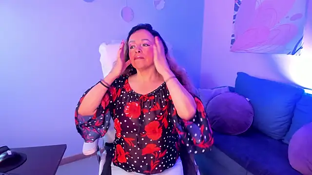 Snapshot of Ivonne_4 chatting on April 14, 12:55 pm Ivonne 4 online show from April 14, 12:55 pm