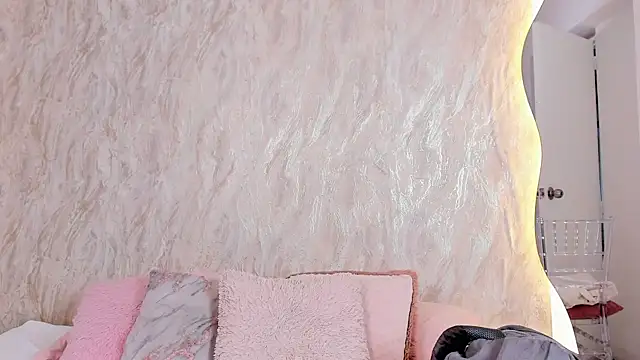 Reachel Smith online show from April 6, 11:11 am