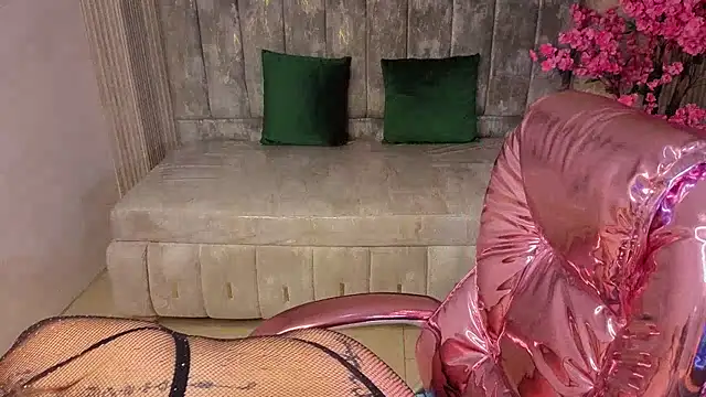 Snapshot of sharyth19_s chatting on February 23, 8:17 pm sharyth19 s online show from February 23, 8:17 pm