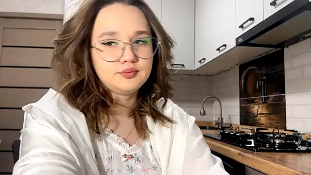 AinaSmith online show from March 13, 1:18 pm