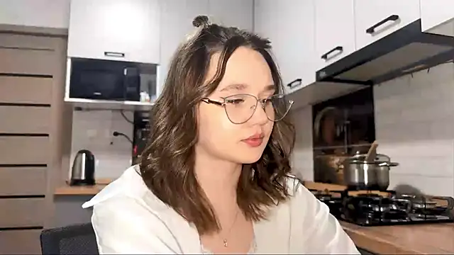 AinaSmith online show from March 17, 1:25 pm