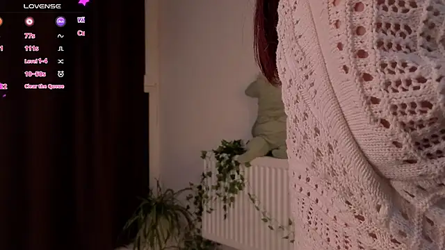 Snapshot of Viksinite chatting on April 1, 12:11 am Viksinite online show from April 1, 12:11 am