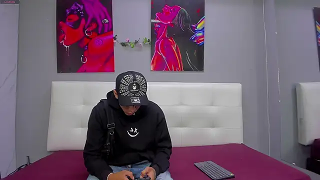ahsly78Bryan online show from July 21, 8:00 pm
