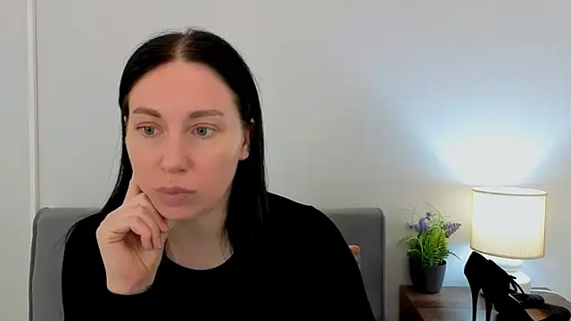 Snapshot of MiaFair chatting on March 24, 4:12 pm MiaFair online show from March 24, 4:12 pm