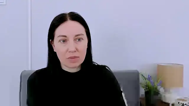 Snapshot of MiaFair chatting on April 6, 3:24 pm MiaFair online show from April 6, 3:24 pm