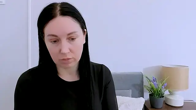 Snapshot of MiaFair chatting on April 7, 3:23 pm MiaFair online show from April 7, 3:23 pm