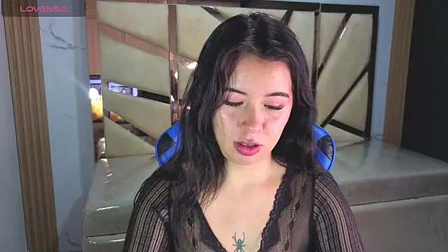 Kylia a online show from March 12, 8:04 pm