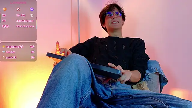 lui x dust online show from March 16, 5:44 am