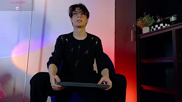 lui x dust online show from June 15, 2:58 am