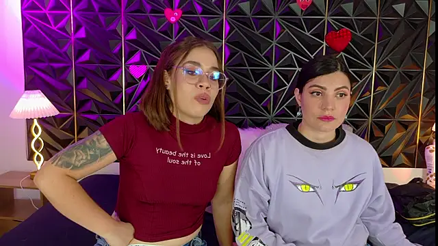 TaylorMilly online show from March 12, 9:43 pm