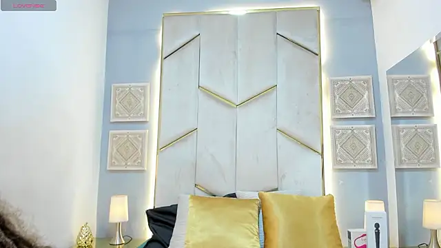 Snapshot of KarinaaCoxx chatting on March 4, 12:44 pm KarinaaCoxx online show from March 4, 12:44 pm