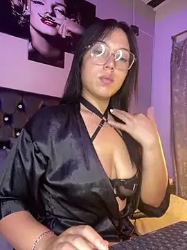 Snapshot of Emmabekerr chatting on March 20, 10:58 pm Emmabekerr online show from March 20, 10:58 pm