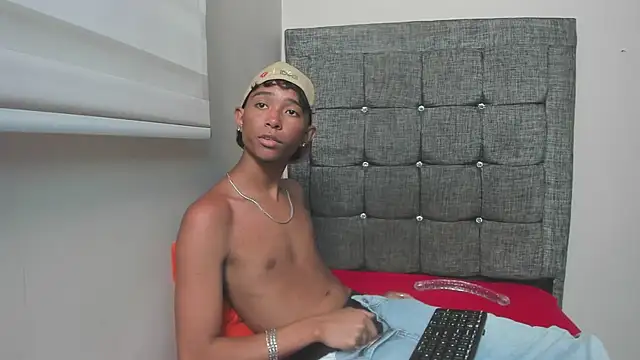 Little Twink19x online show from February 25, 7:23 pm