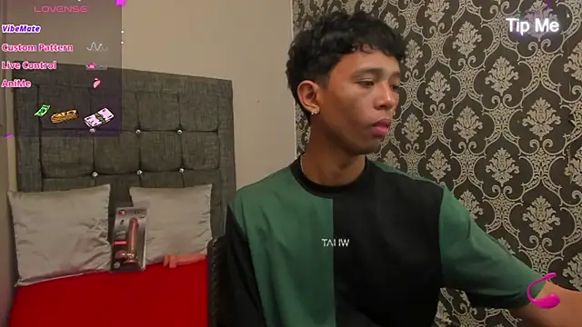 Little Twink19x online show from May 18, 7:20 pm