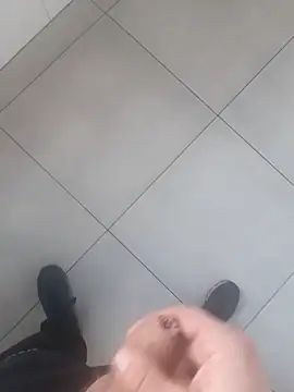 Snapshot of matibam92 chatting on February 25, 1:43 pm matibam92 online show from February 25, 1:43 pm