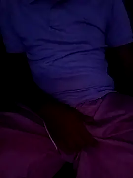 Snapshot of whiterose97 chatting on February 19, 5:47 am whiterose97 online show from February 19, 5:47 am