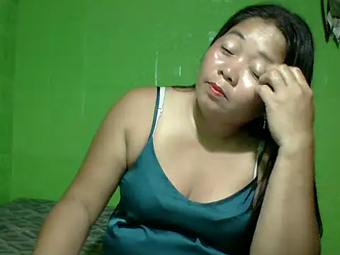 Snapshot of sweetanne19 chatting on April 7, 1:33 pm sweetanne19 online show from April 7, 1:33 pm