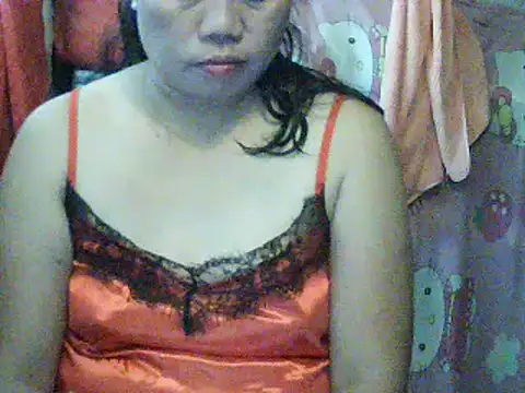 Snapshot of lovelypinay00 chatting on June 12, 7:18 am lovelypinay00 online show from June 12, 7:18 am