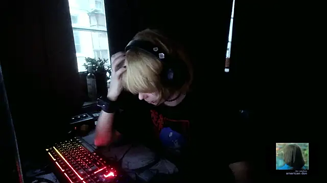 Snapshot of vika_stripc chatting on April 4, 3:49 am vika stripc online show from April 4, 3:49 am