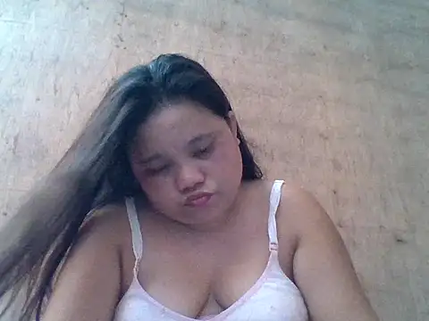 Snapshot of sweetlyn31 chatting on April 14, 3:12 am sweetlyn31 online show from April 14, 3:12 am
