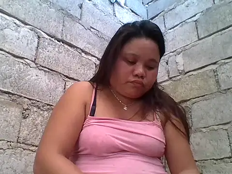 Snapshot of sweetlyn31 chatting on April 16, 3:51 am sweetlyn31 online show from April 16, 3:51 am