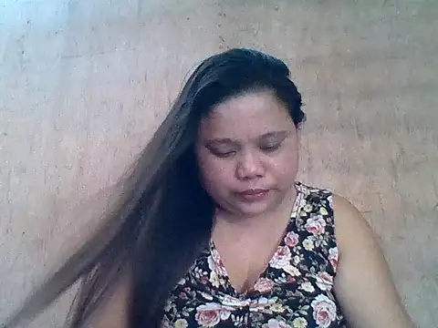 Snapshot of sweetlyn31 chatting on April 17, 12:02 am sweetlyn31 online show from April 17, 12:02 am