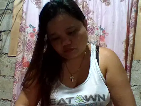Snapshot of sweetlyn31 chatting on May 9, 7:30 pm sweetlyn31 online show from May 9, 7:30 pm