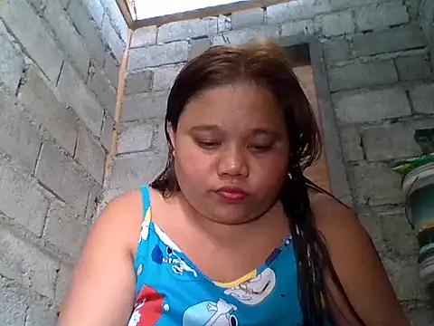Snapshot of sweetlyn31 chatting on June 7, 12:15 am sweetlyn31 online show from June 7, 12:15 am