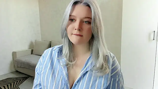 Snapshot of Ellilovv chatting on March 13, 4:41 am Ellilovv online show from March 13, 4:41 am