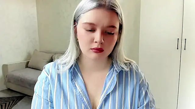 Snapshot of Ellilovv chatting on March 16, 4:29 am Ellilovv online show from March 16, 4:29 am