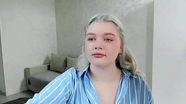 Snapshot of Ellilovv chatting on March 24, 5:01 am Ellilovv online show from March 24, 5:01 am