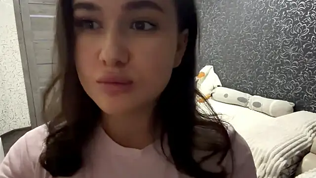 JoycelynUrion online show from April 3, 11:41 am