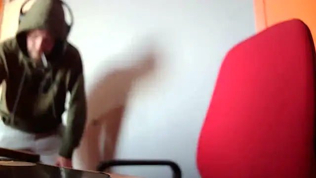 truble78 online show from March 4, 9:15 am