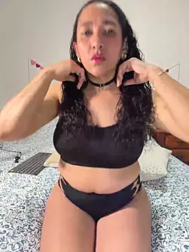 Snapshot of CrystalIvy chatting on April 4, 1:37 am CrystalIvy online show from April 4, 1:37 am