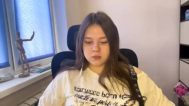 Snapshot of TomikoPfau chatting on March 1, 7:54 am TomikoPfau online show from March 1, 7:54 am